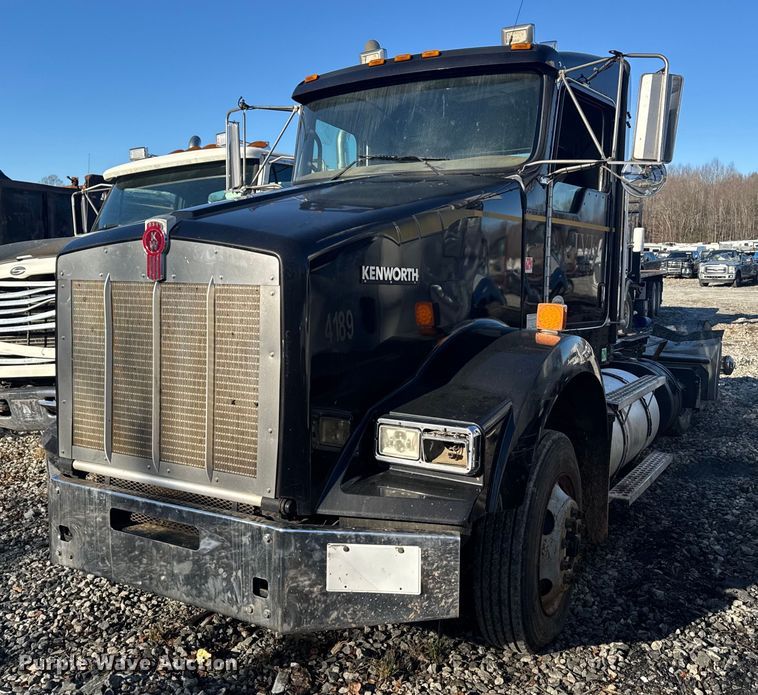 image for item YA0286 2014 Kenworth T800 truck cab and chassis
