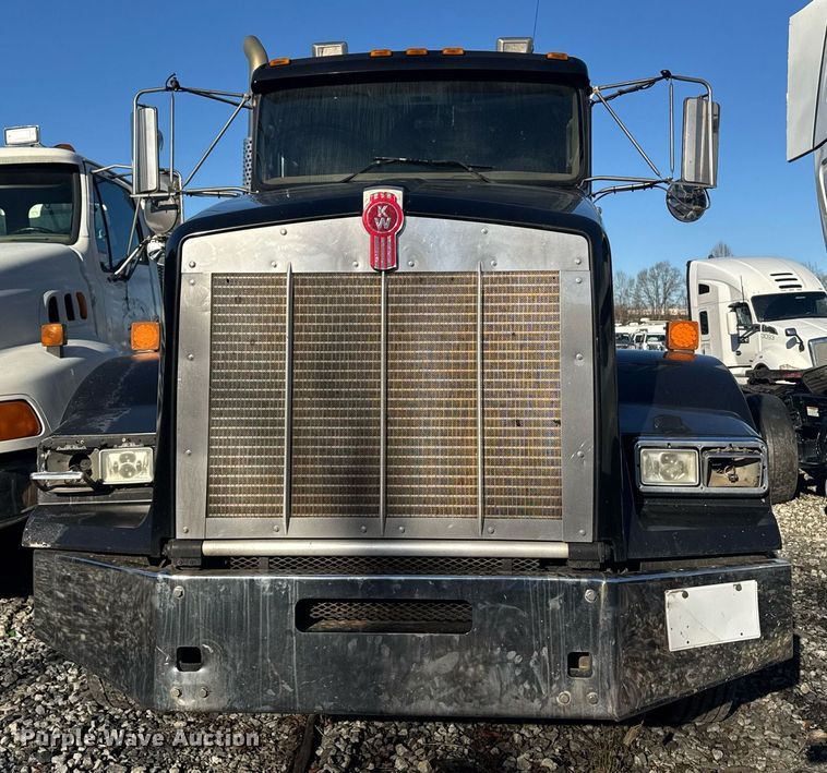 image for item YA0286 2014 Kenworth T800 truck cab and chassis