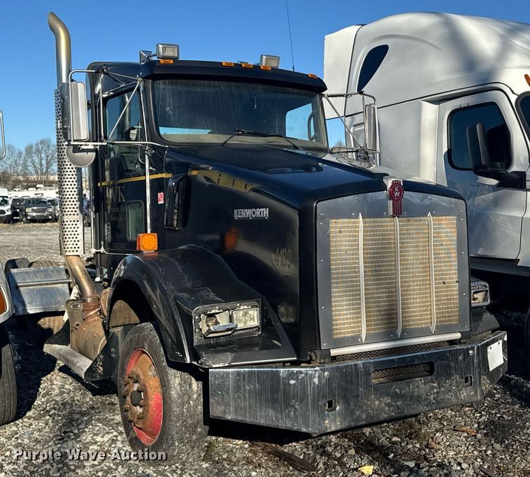 image for item YA0286 2014 Kenworth T800 truck cab and chassis