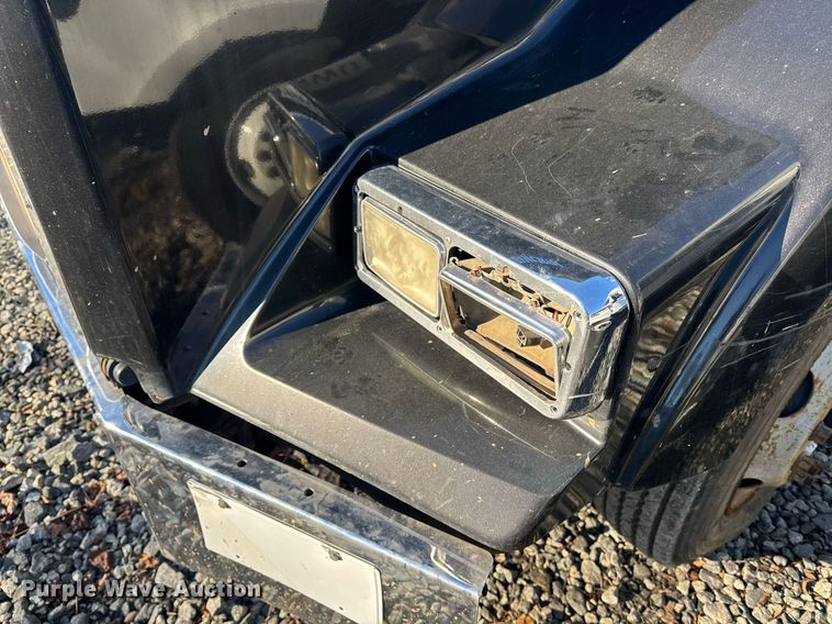 image for item YA0286 2014 Kenworth T800 truck cab and chassis