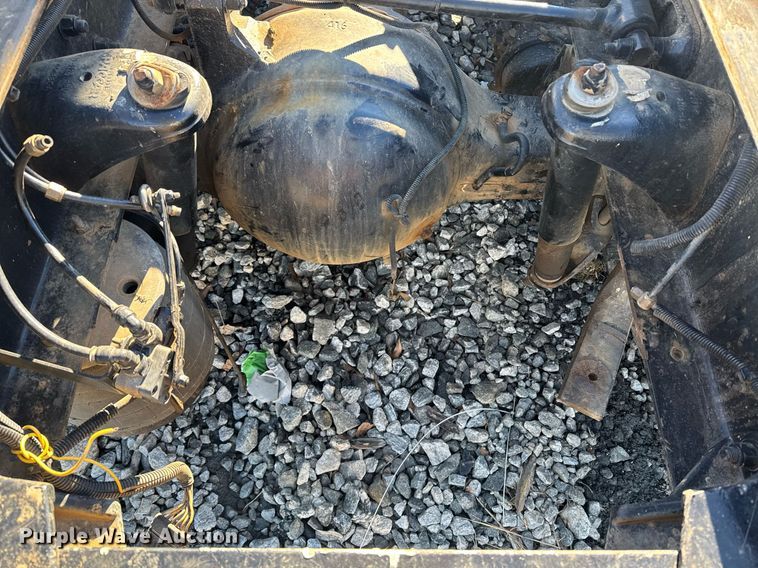 image for item YA0286 2014 Kenworth T800 truck cab and chassis