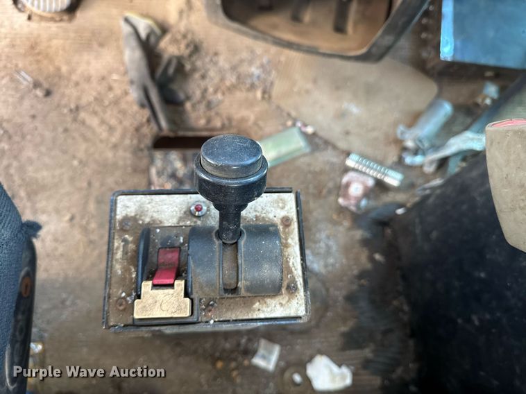 image for item YA0286 2014 Kenworth T800 truck cab and chassis