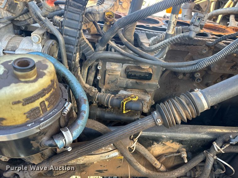 image for item YA0286 2014 Kenworth T800 truck cab and chassis