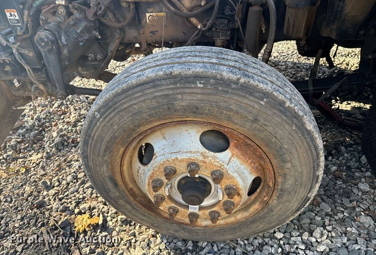 image for item YA0286 2014 Kenworth T800 truck cab and chassis