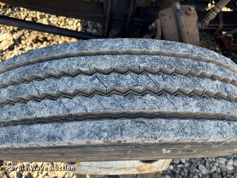 image for item YA0286 2014 Kenworth T800 truck cab and chassis