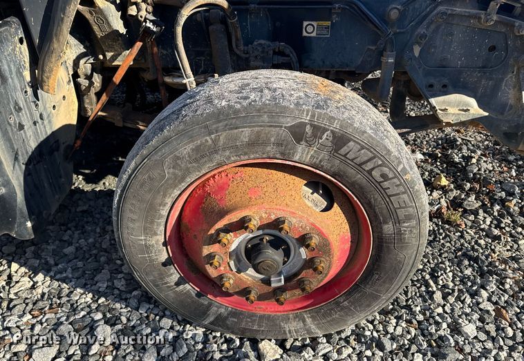 image for item YA0286 2014 Kenworth T800 truck cab and chassis