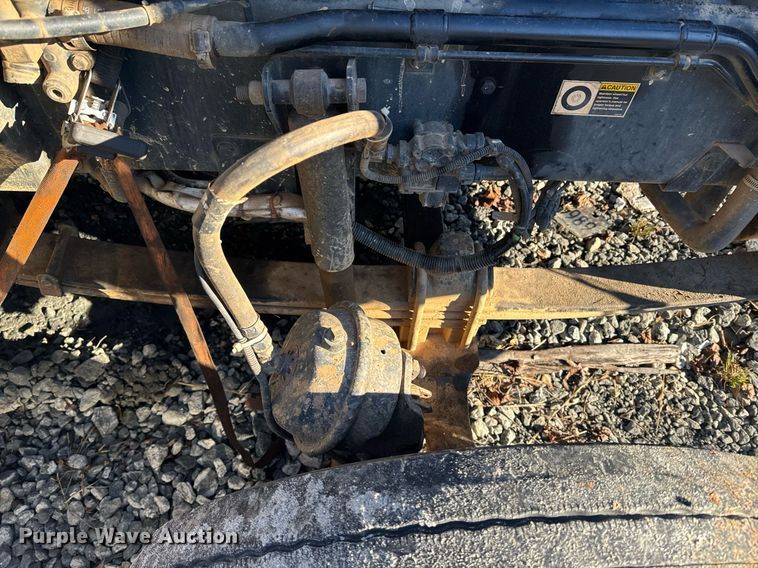 image for item YA0286 2014 Kenworth T800 truck cab and chassis