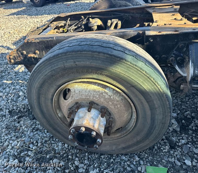 image for item YA0286 2014 Kenworth T800 truck cab and chassis