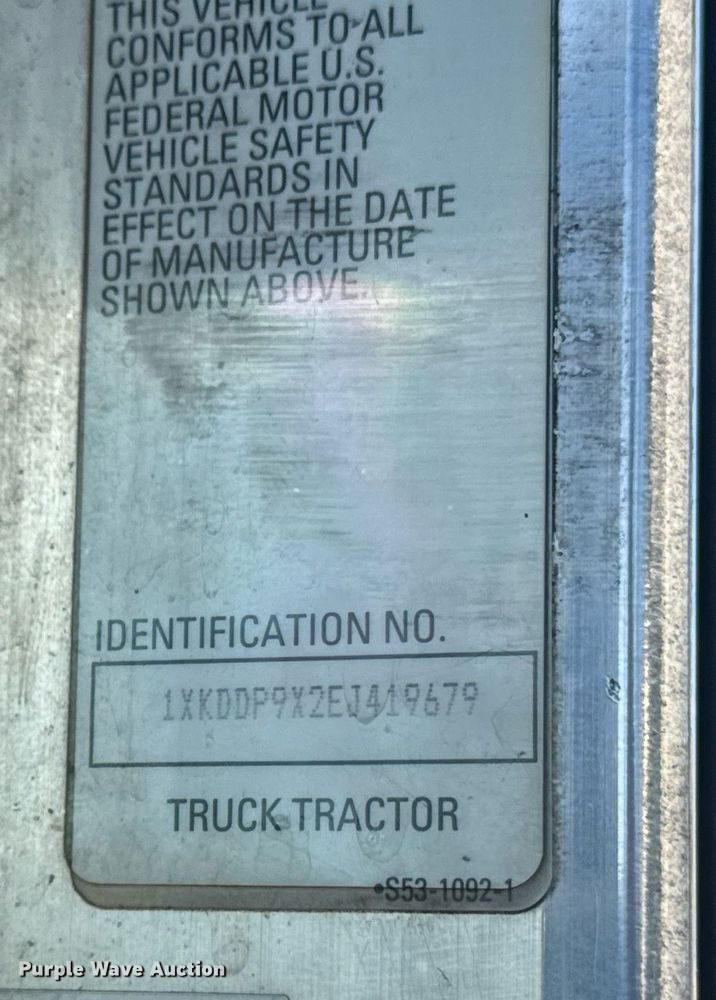 image for item YA0286 2014 Kenworth T800 truck cab and chassis