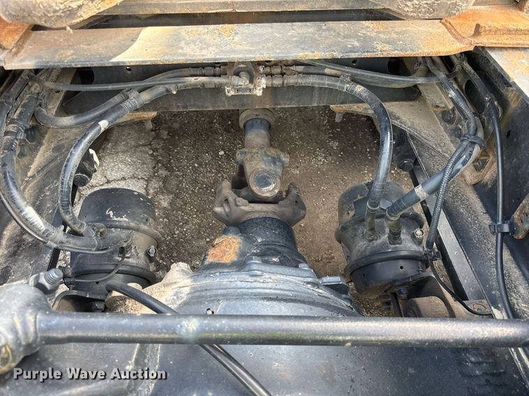 image for item YA0370 2018 Freightliner Cascadia semi truck