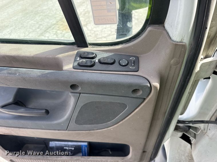 image for item YA0370 2018 Freightliner Cascadia semi truck