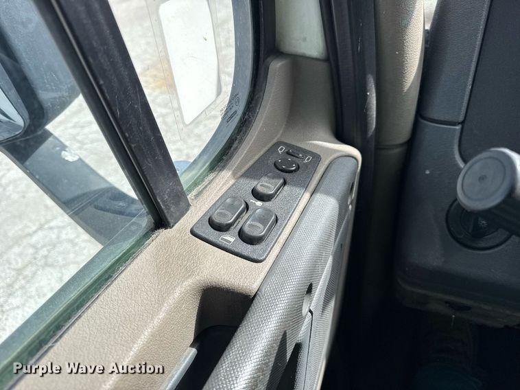 image for item YA0370 2018 Freightliner Cascadia semi truck