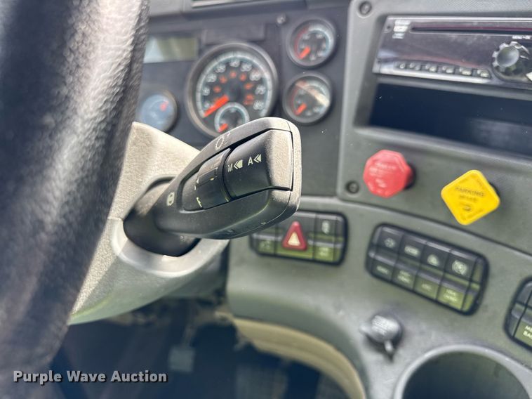 image for item YA0370 2018 Freightliner Cascadia semi truck