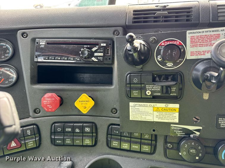 image for item YA0370 2018 Freightliner Cascadia semi truck