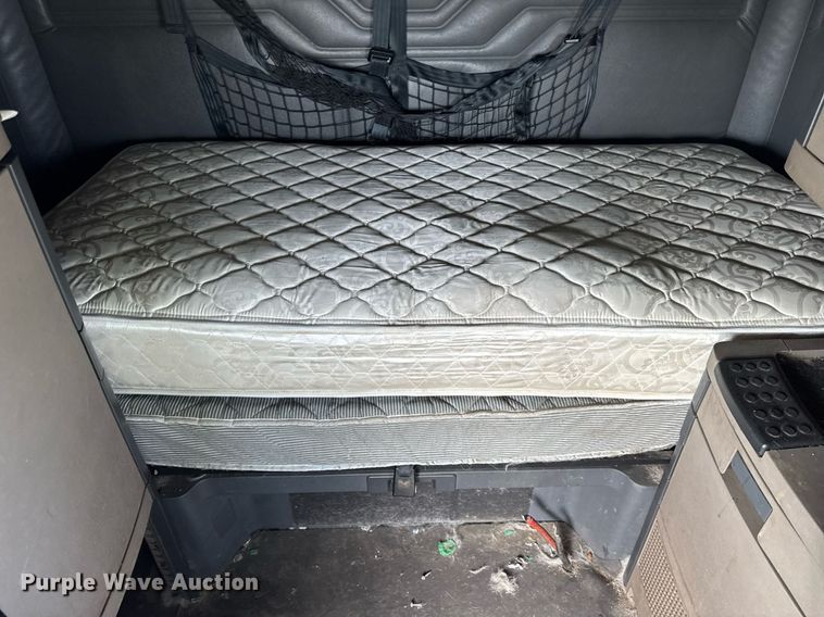 image for item YA0370 2018 Freightliner Cascadia semi truck