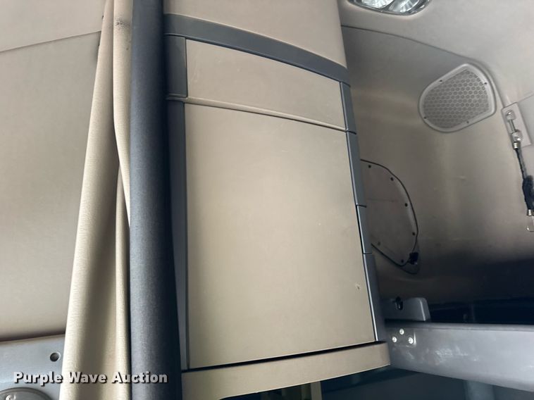 image for item YA0370 2018 Freightliner Cascadia semi truck