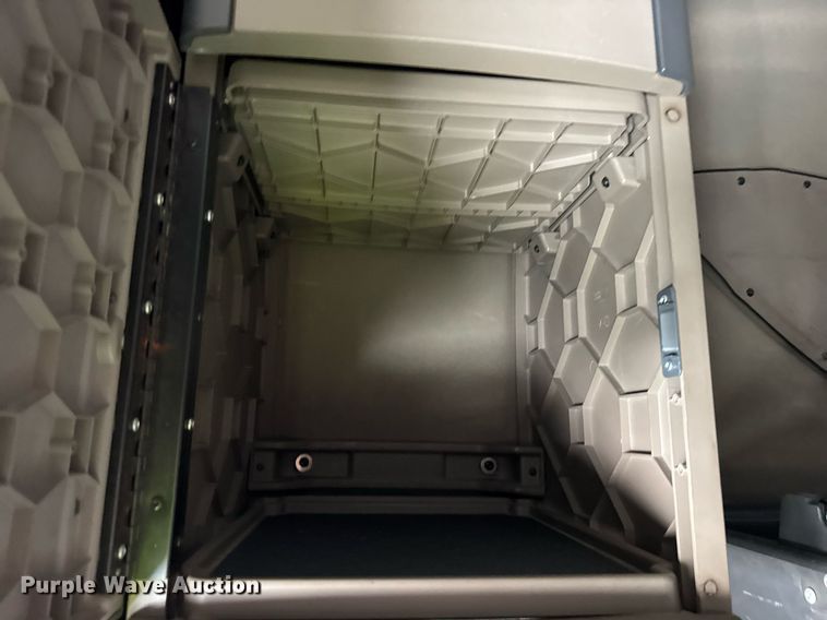 image for item YA0370 2018 Freightliner Cascadia semi truck