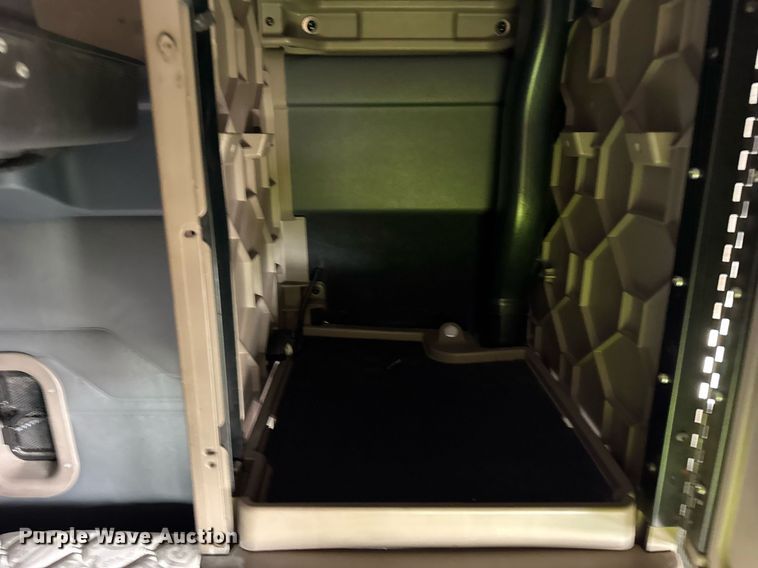 image for item YA0370 2018 Freightliner Cascadia semi truck