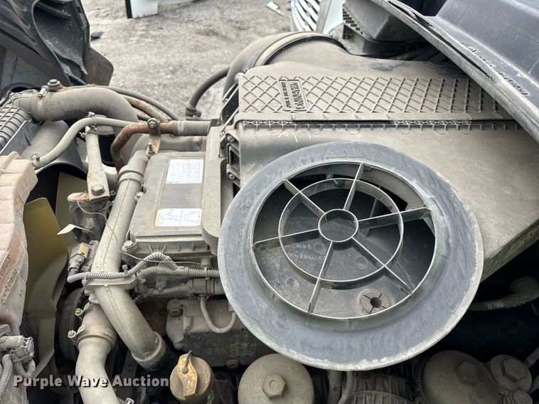 image for item YA0370 2018 Freightliner Cascadia semi truck