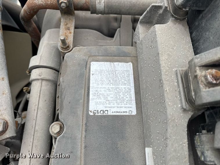 image for item YA0370 2018 Freightliner Cascadia semi truck