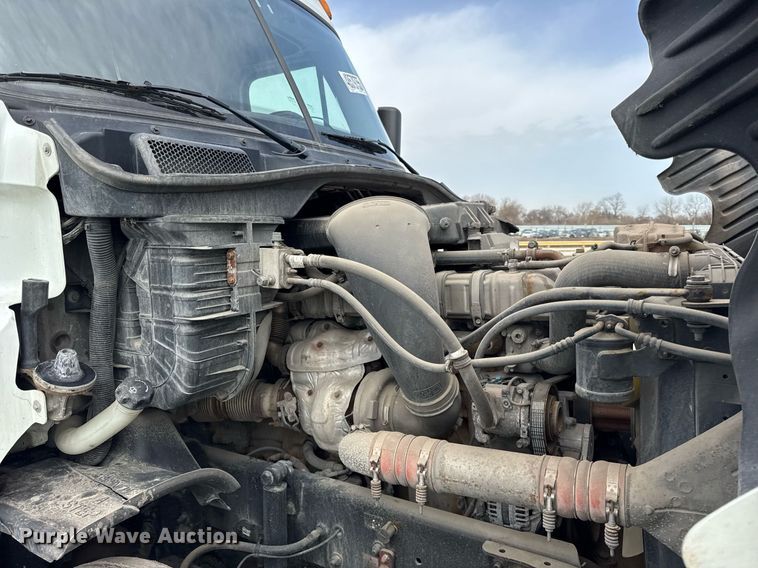 image for item YA0370 2018 Freightliner Cascadia semi truck