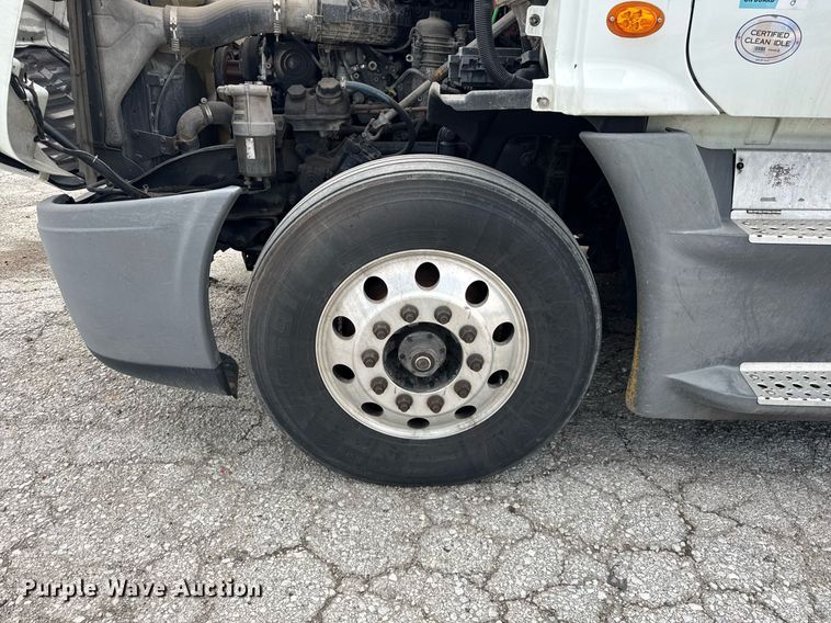 image for item YA0370 2018 Freightliner Cascadia semi truck