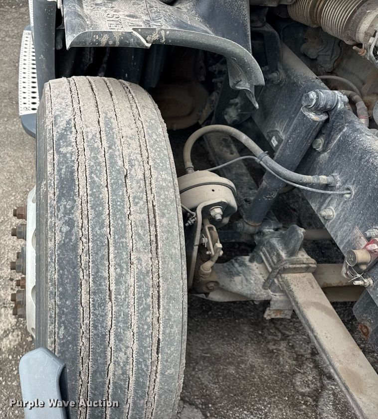 image for item YA0370 2018 Freightliner Cascadia semi truck