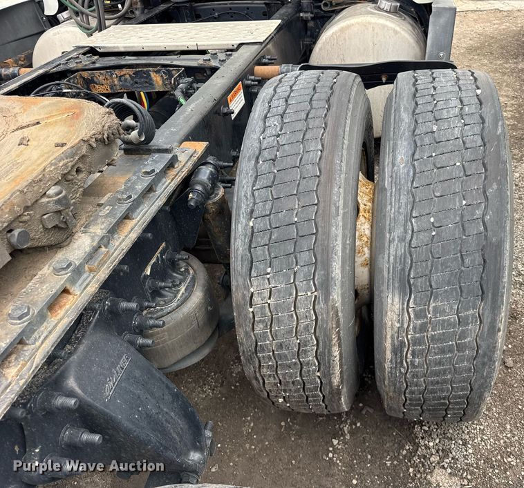 image for item YA0370 2018 Freightliner Cascadia semi truck