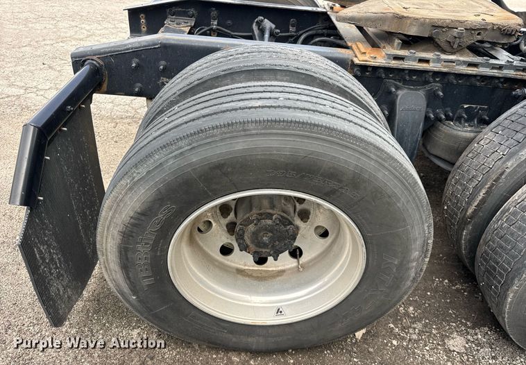 image for item YA0370 2018 Freightliner Cascadia semi truck