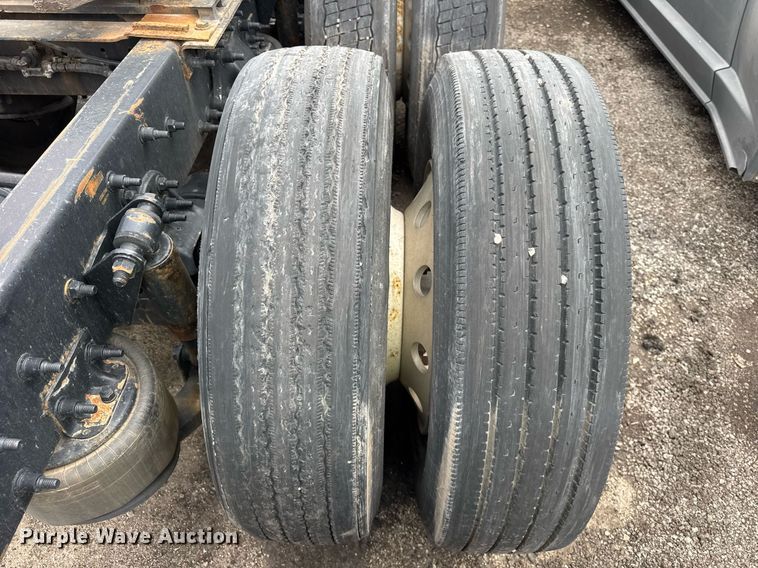 image for item YA0370 2018 Freightliner Cascadia semi truck