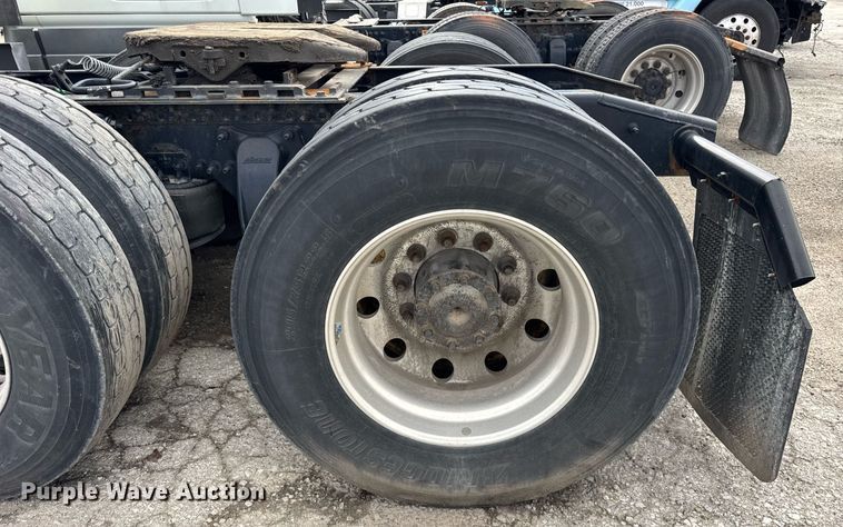 image for item YA0370 2018 Freightliner Cascadia semi truck