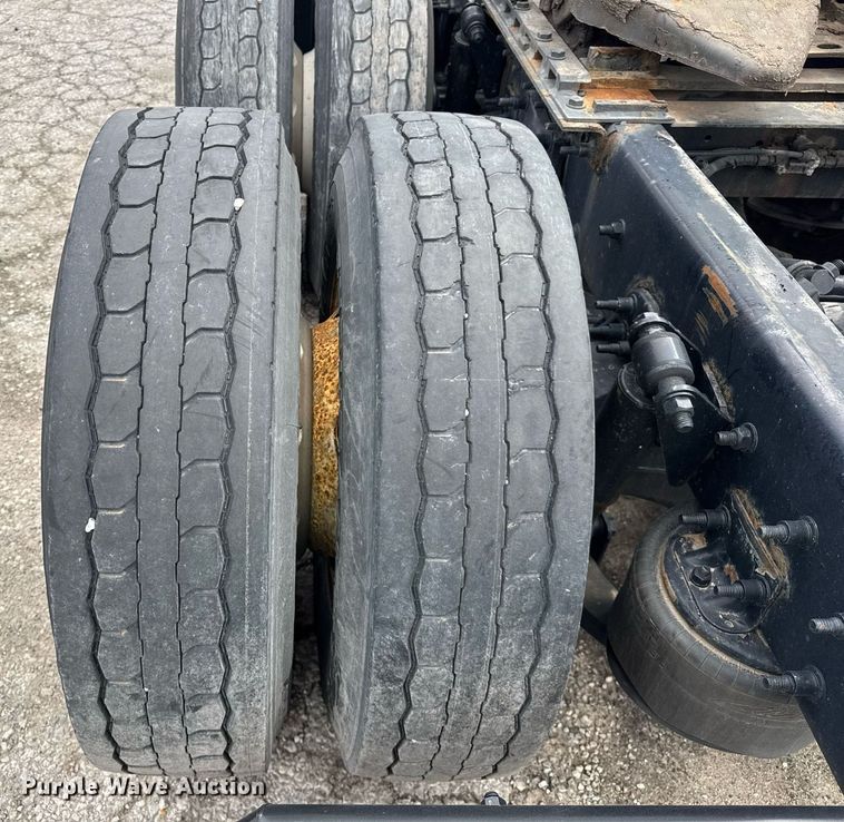 image for item YA0370 2018 Freightliner Cascadia semi truck