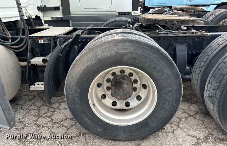 image for item YA0370 2018 Freightliner Cascadia semi truck