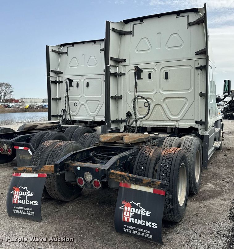 image for item YA0371 2018 Freightliner Cascadia semi truck