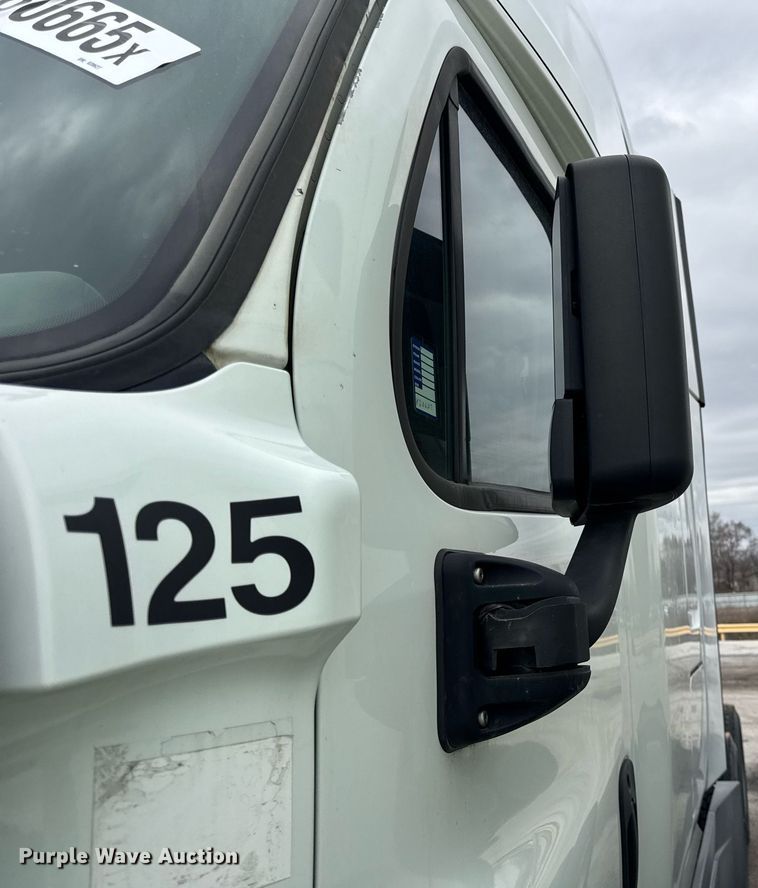 image for item YA0371 2018 Freightliner Cascadia semi truck