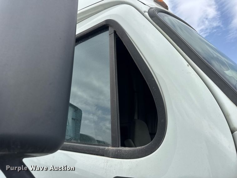 image for item YA0371 2018 Freightliner Cascadia semi truck