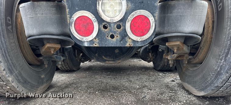 image for item YA0371 2018 Freightliner Cascadia semi truck