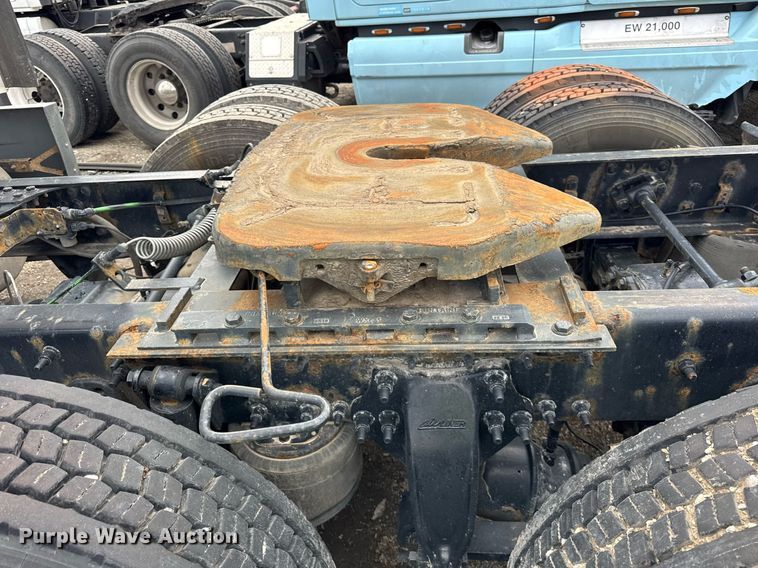 image for item YA0371 2018 Freightliner Cascadia semi truck