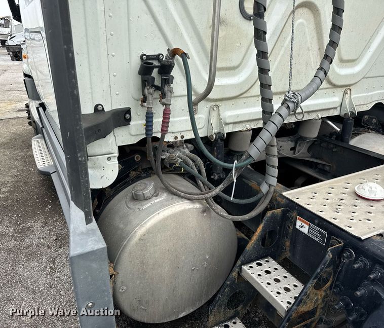 image for item YA0371 2018 Freightliner Cascadia semi truck