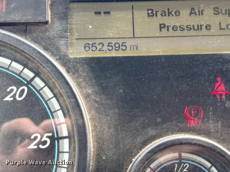 image for item YA0371 2018 Freightliner Cascadia semi truck