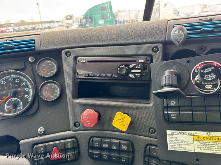 image for item YA0371 2018 Freightliner Cascadia semi truck