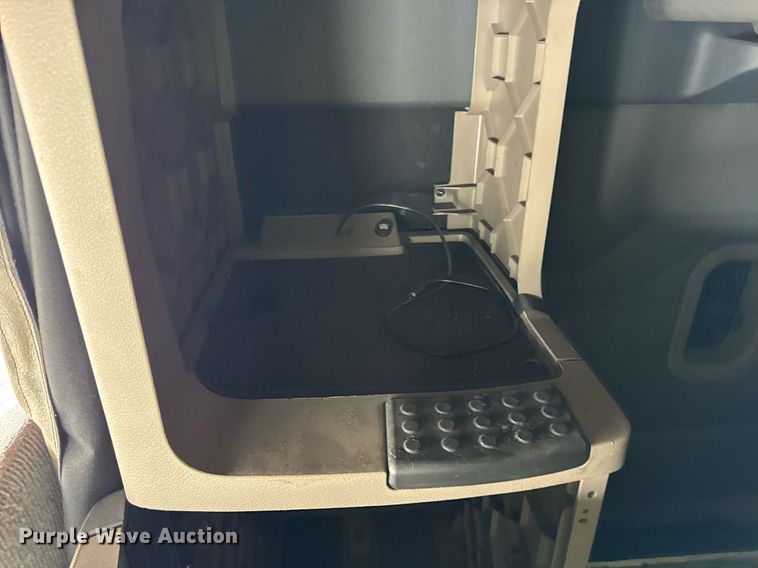 image for item YA0371 2018 Freightliner Cascadia semi truck