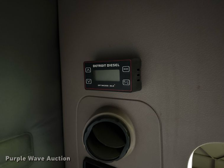 image for item YA0371 2018 Freightliner Cascadia semi truck