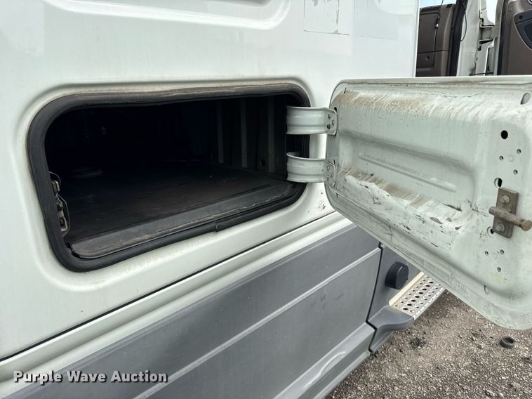 image for item YA0371 2018 Freightliner Cascadia semi truck