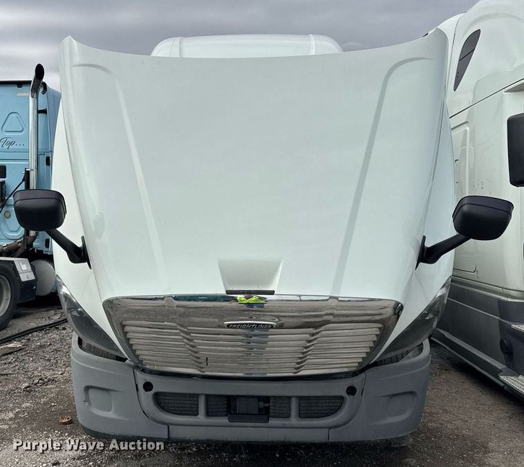 image for item YA0371 2018 Freightliner Cascadia semi truck