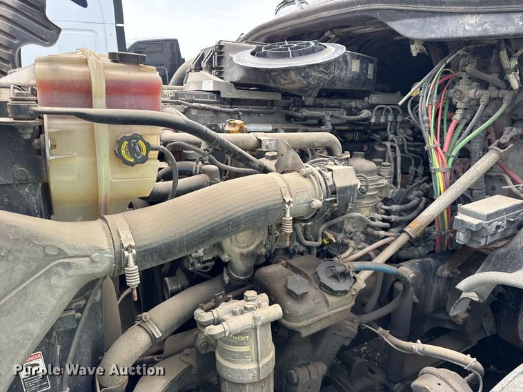 image for item YA0371 2018 Freightliner Cascadia semi truck