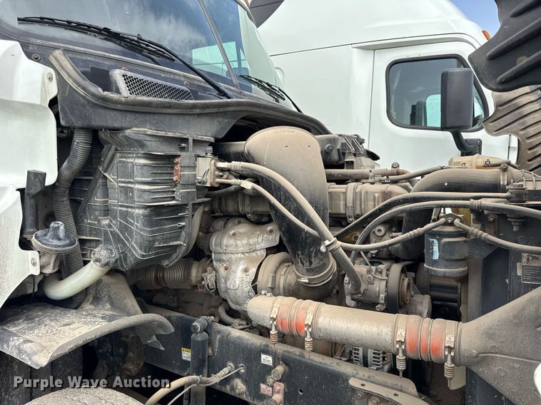 image for item YA0371 2018 Freightliner Cascadia semi truck