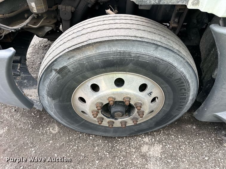 image for item YA0371 2018 Freightliner Cascadia semi truck