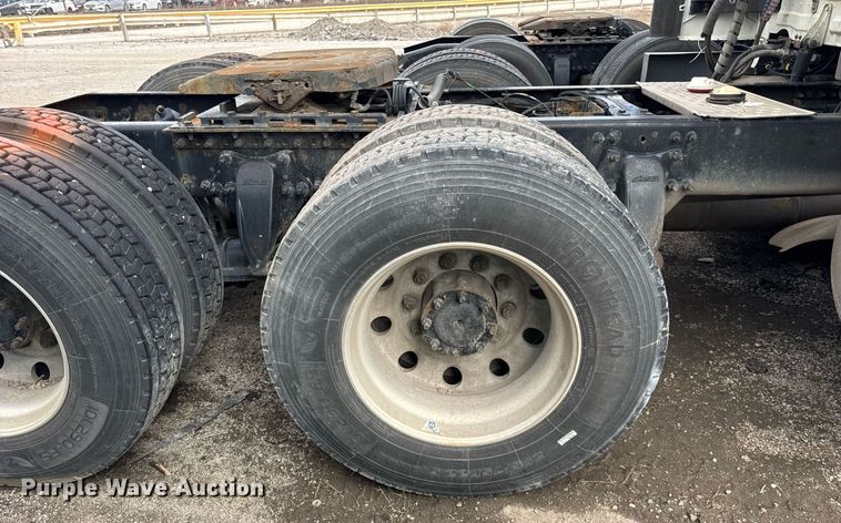 image for item YA0371 2018 Freightliner Cascadia semi truck