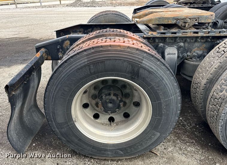 image for item YA0371 2018 Freightliner Cascadia semi truck